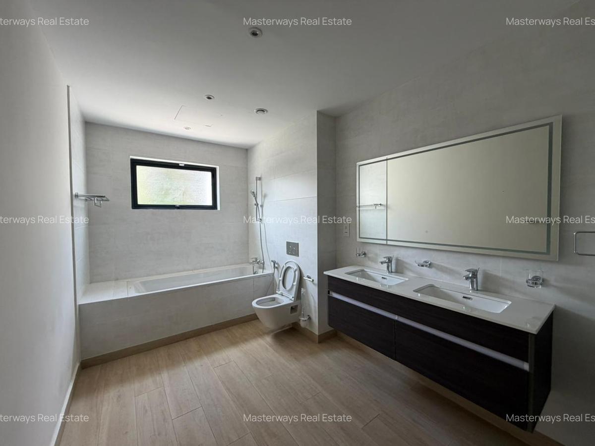 6 Bed Villa with En Suite in Kyuna - 10