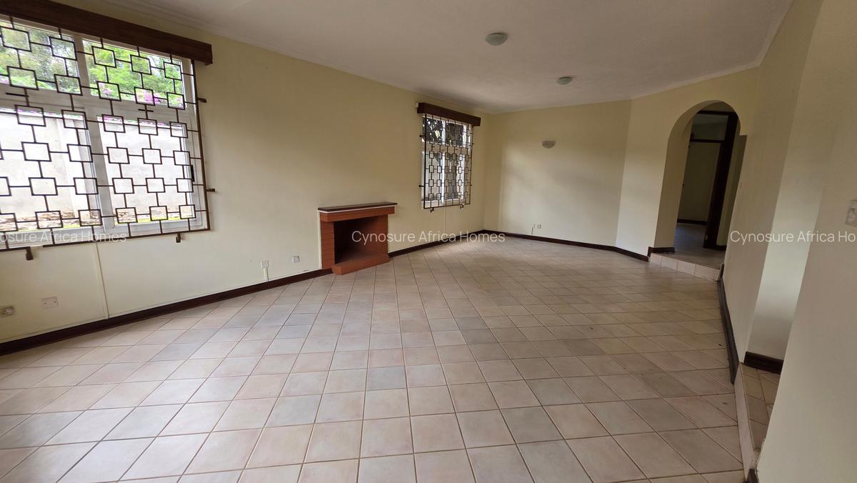 5 Bed Townhouse with En Suite at Lavington - 2