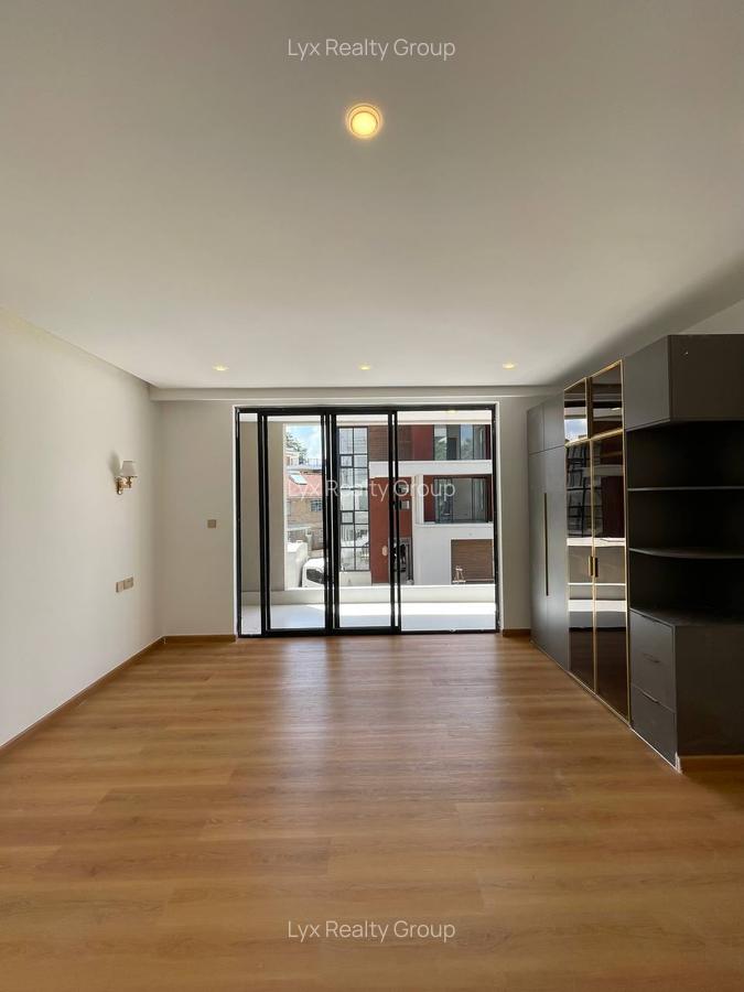 5 Bed Villa with En Suite in Lavington - 14