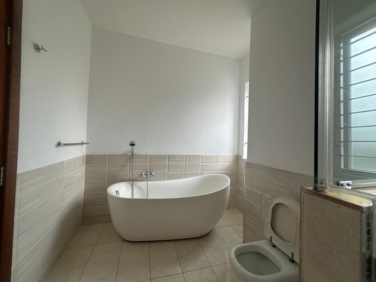 5 Bed Villa with En Suite at Lavington - 11