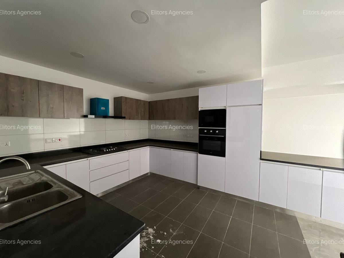 4 Bed Apartment with En Suite at Othaya Road - 6