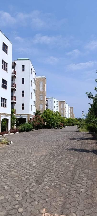 Serviced 2 Bed Apartment with En Suite at Sultan - 4