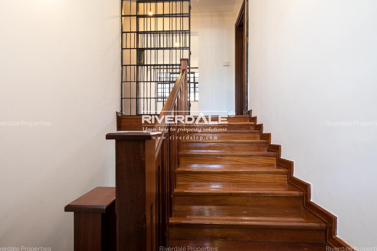 4 Bed Villa with En Suite in Westlands Area - 8