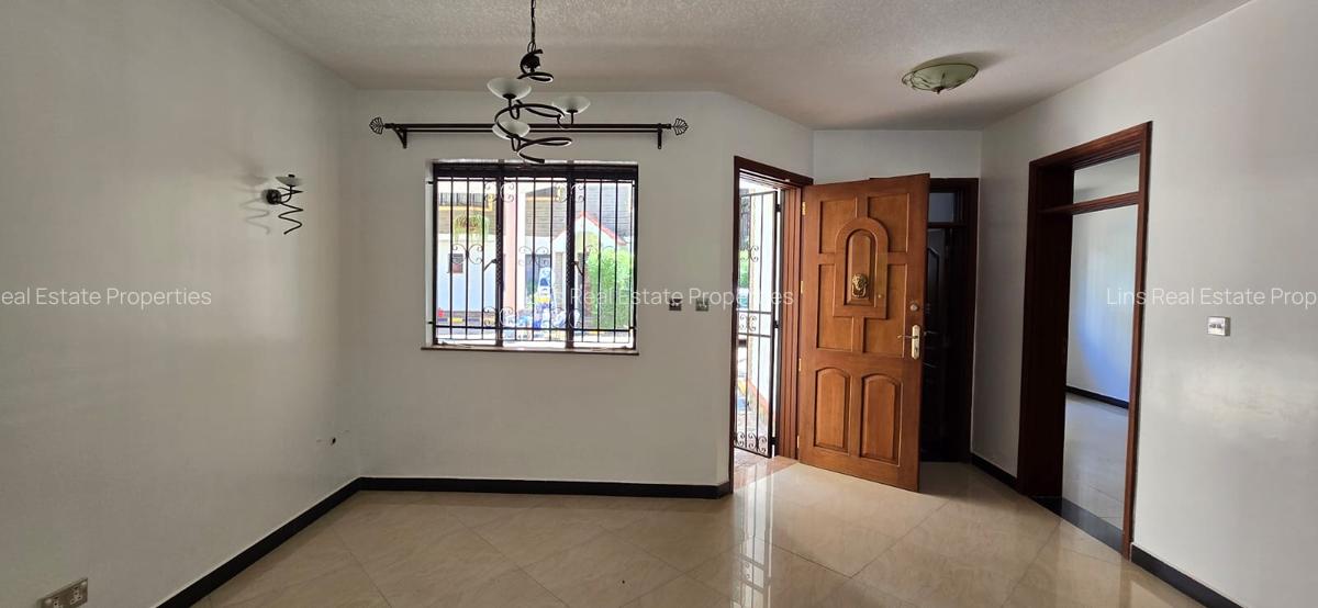 4 Bed Townhouse with En Suite in Brookside - 17