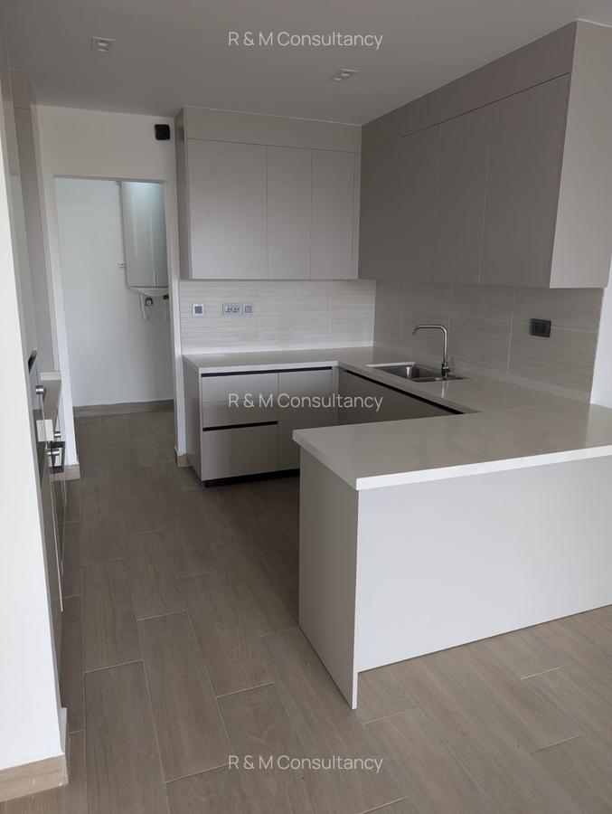 3 Bed Apartment with En Suite at Riverside Square - 5