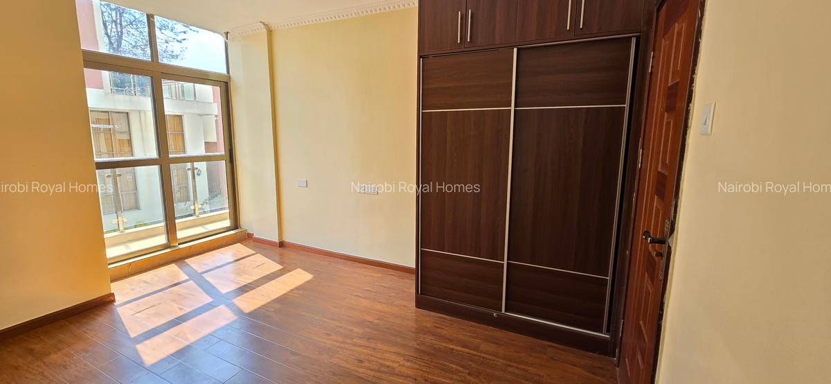 5 Bed Townhouse with En Suite at Lavington Green - 17