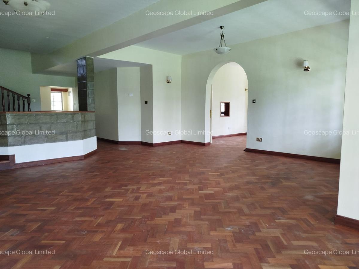 5 Bed House with En Suite in Runda - 11