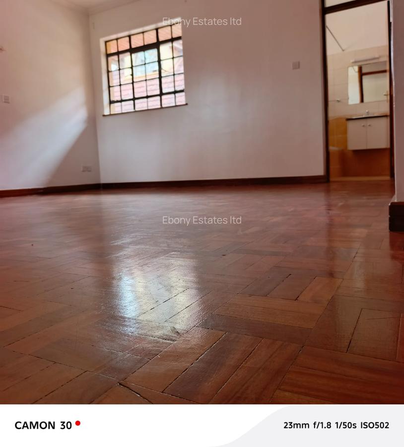 5 Bed Townhouse with En Suite in Lavington - 4