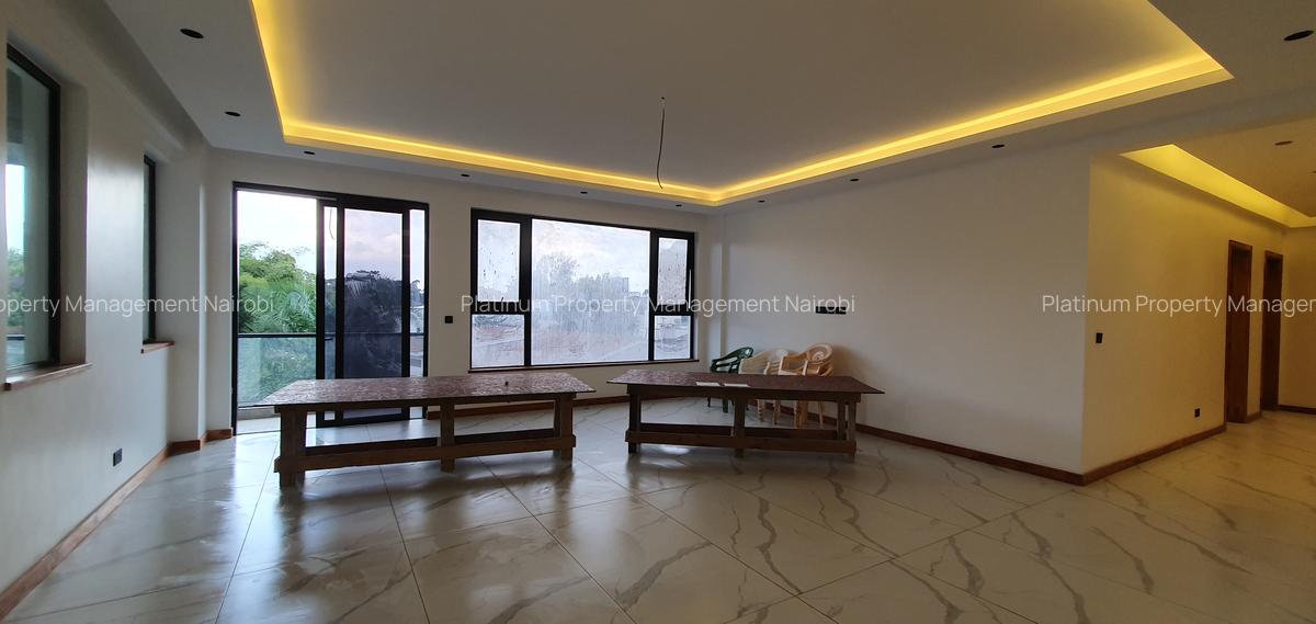 4 Bed Apartment with En Suite in Spring Valley - 3