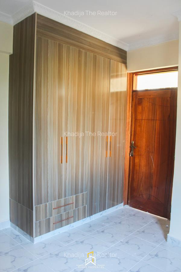 2 Bed Apartment with En Suite in Nyali Area - 8