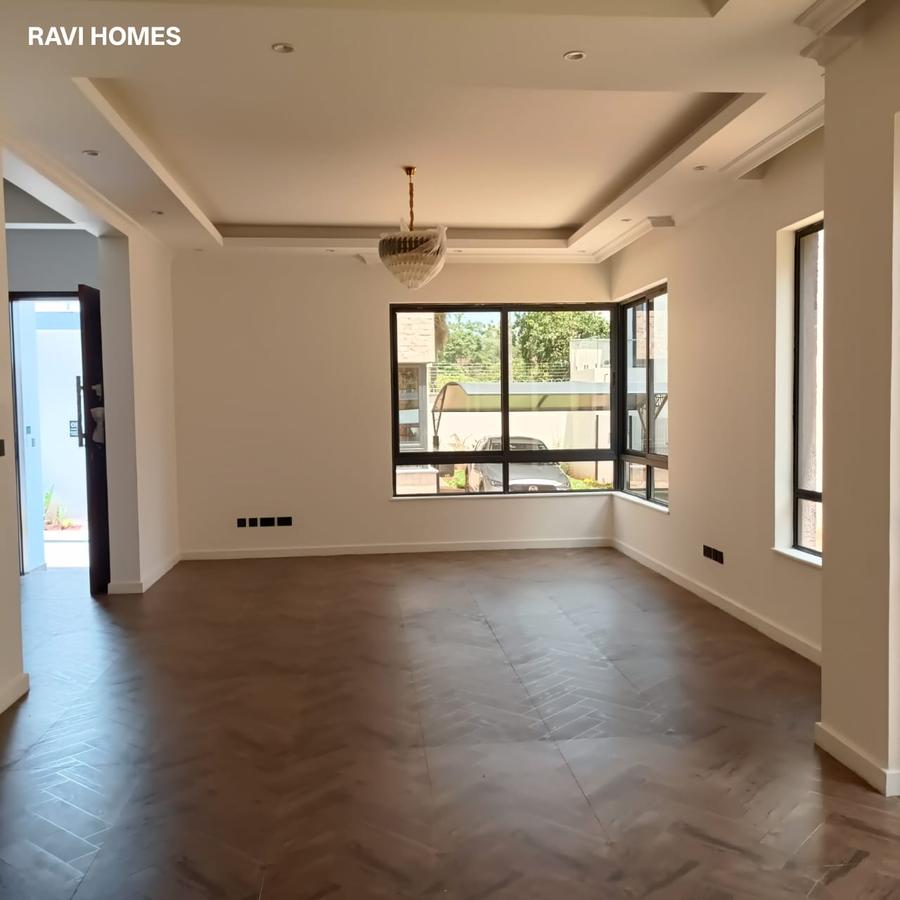 4 Bed Villa with En Suite in Lavington - 4
