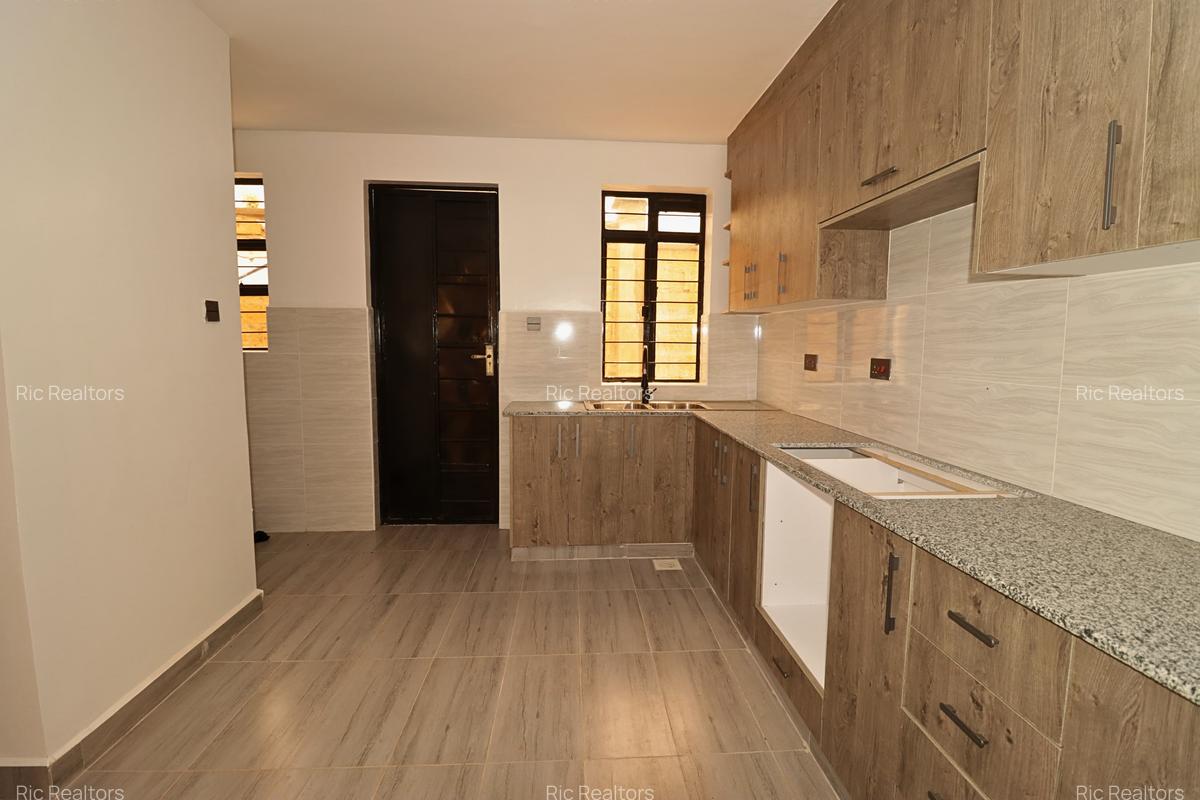 4 Bed Townhouse with En Suite at Maragara Road - 9