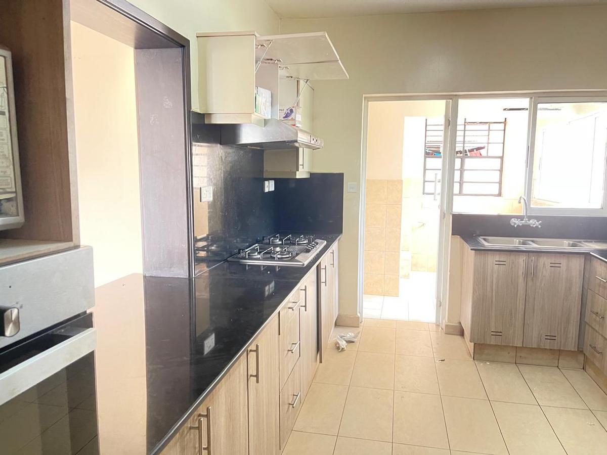 3 Bed Apartment with En Suite in Kilimani - 15