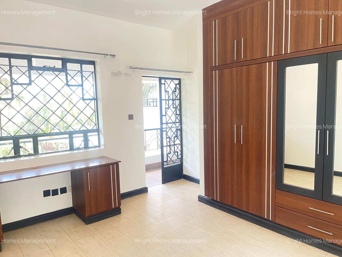 4 Bed Villa with En Suite in Runda - 13