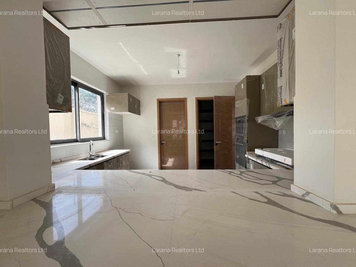 6 Bed Townhouse with En Suite in Lavington - 6