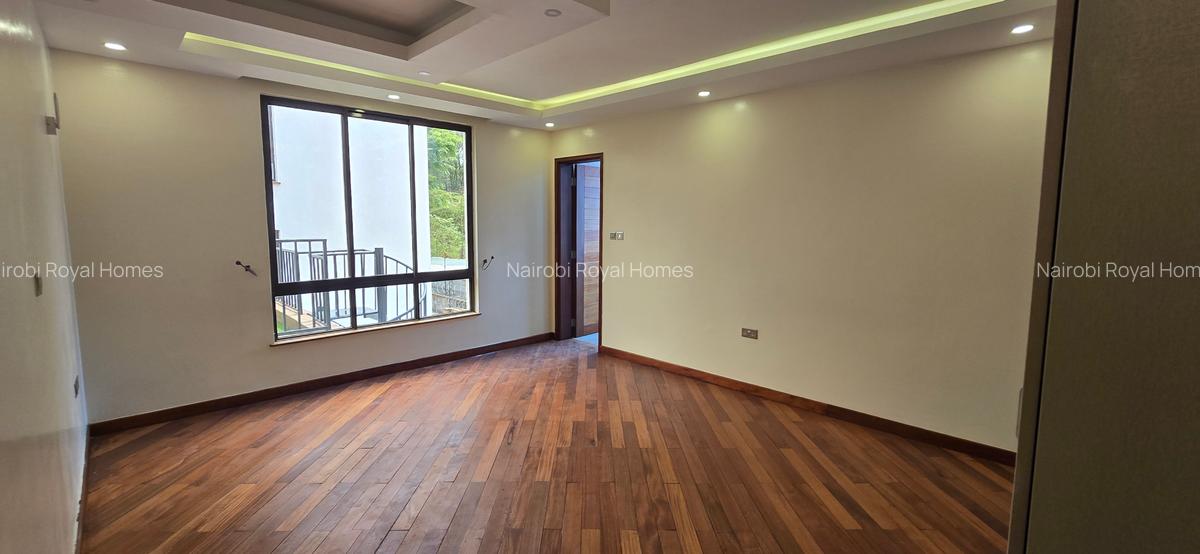 5 Bed Townhouse with En Suite at Lavington Green - 11