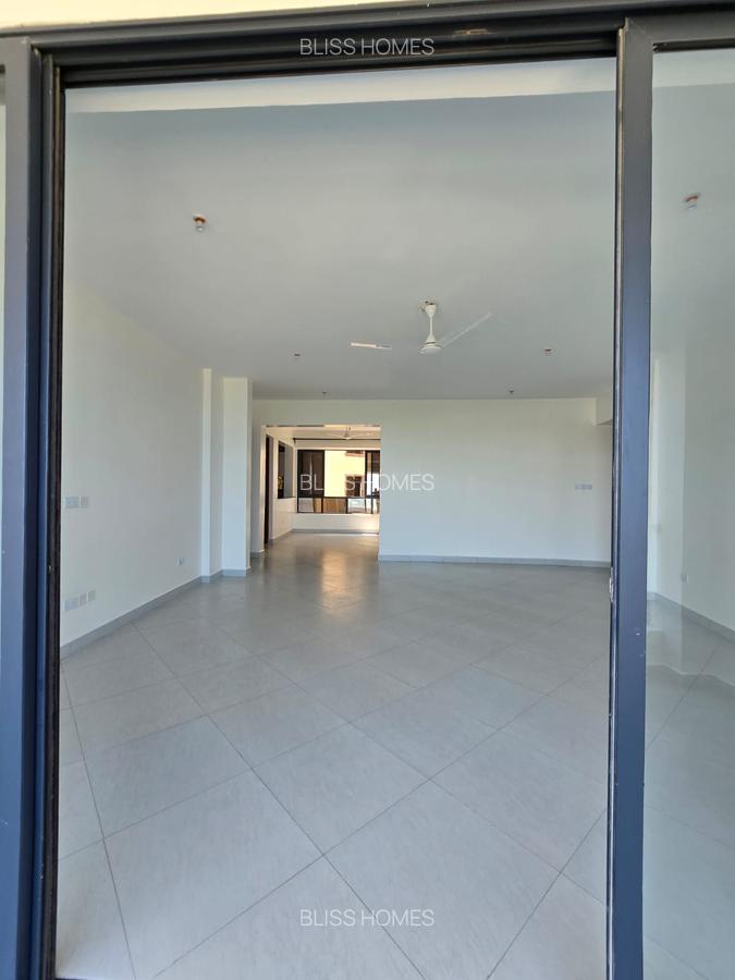 3 Bed Apartment with En Suite at Between The Reef Hotel And Mombasa Beach Hotel - 15