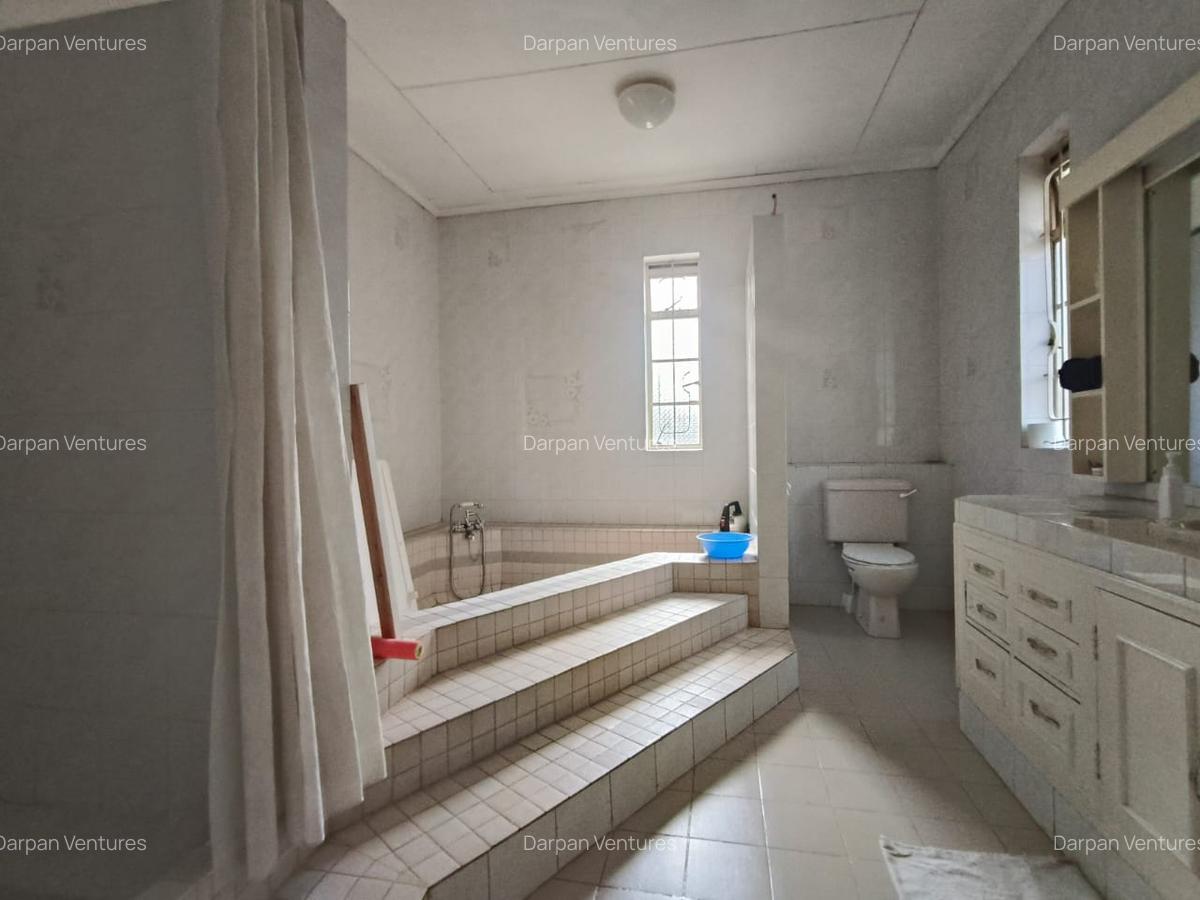 5 Bed House with Garden in Parklands - 5