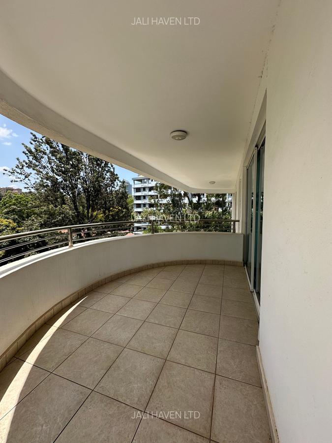 4 Bed Apartment with En Suite in Riverside - 8