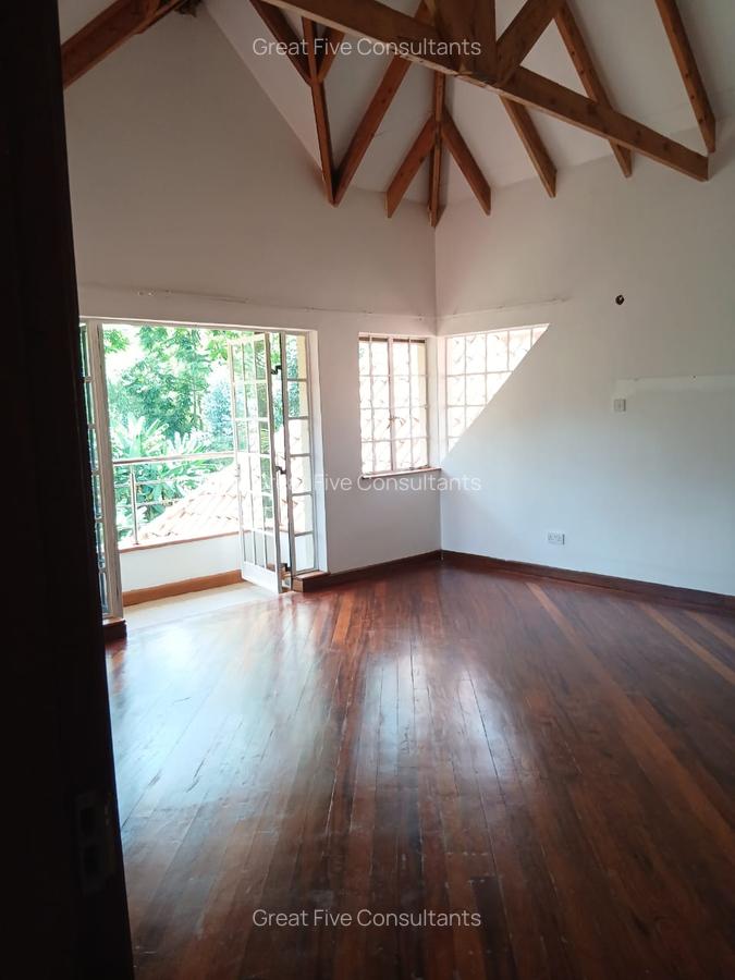 5 Bed Villa with En Suite in Rosslyn - 13