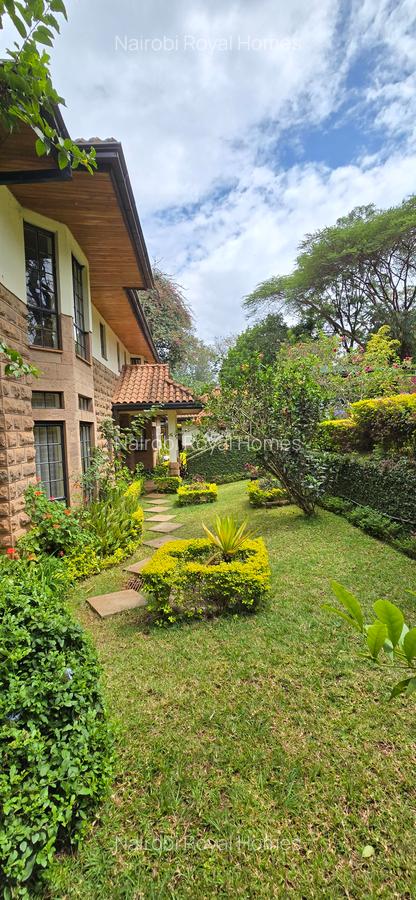 5 Bed House with En Suite at Rosslyn Park 01 - 5