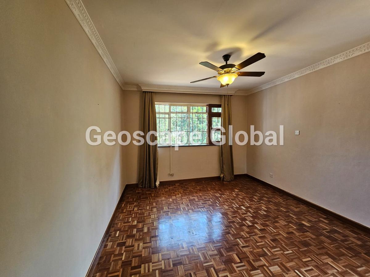 5 Bed House with En Suite in Runda - 4