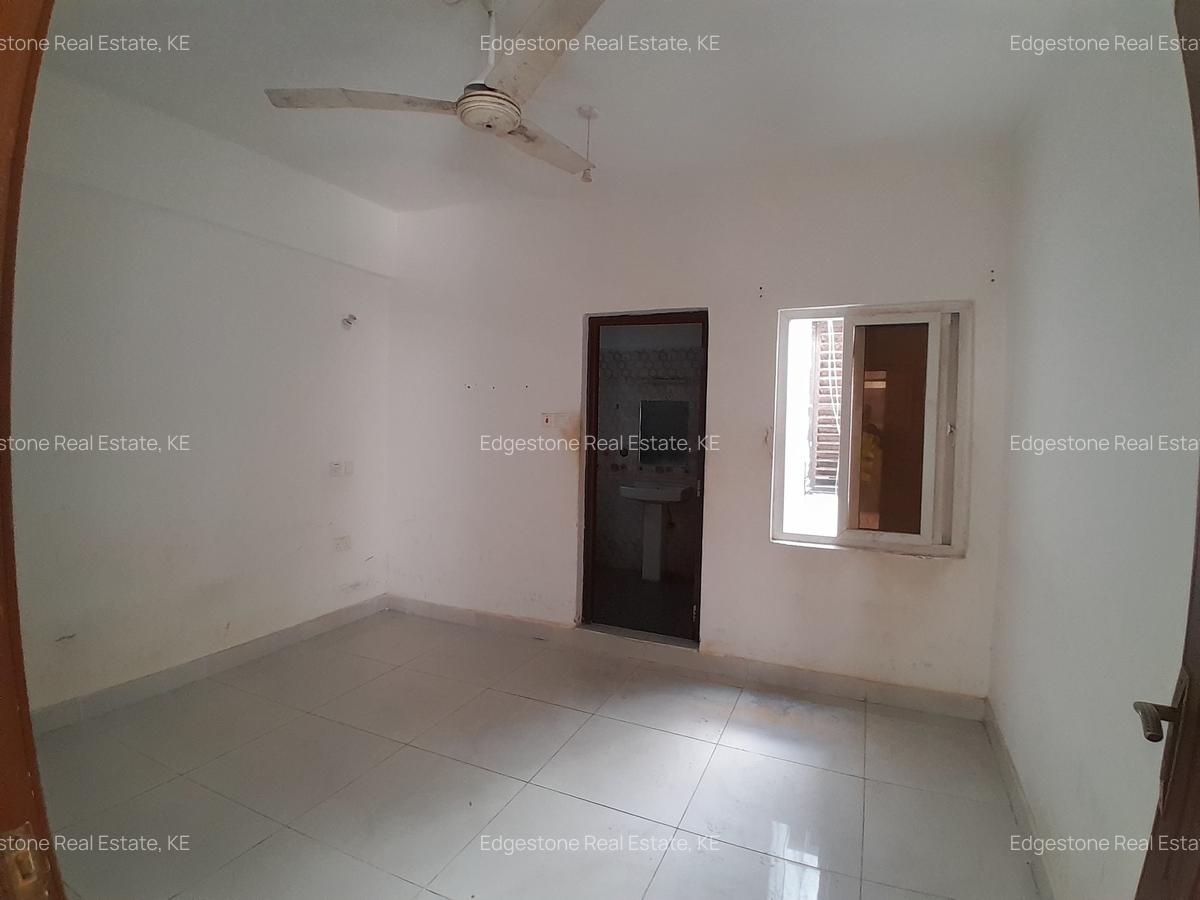 2 Bed Apartment with En Suite in Bamburi - 12