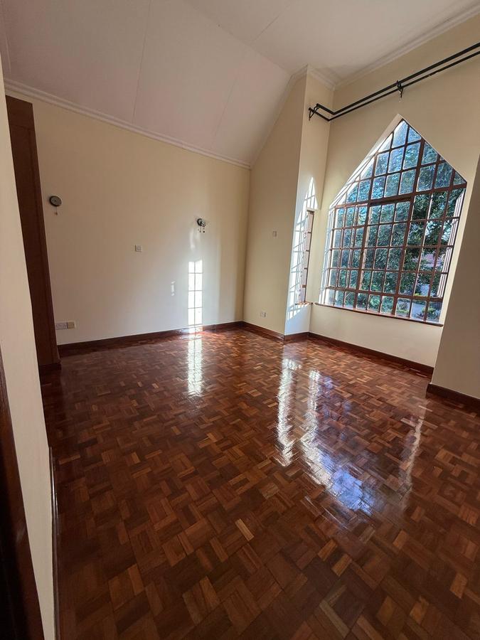 5 Bed Townhouse with En Suite at Lavington - 5