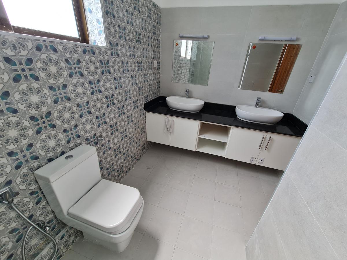 3 Bed Apartment with En Suite in Nyali Area - 16