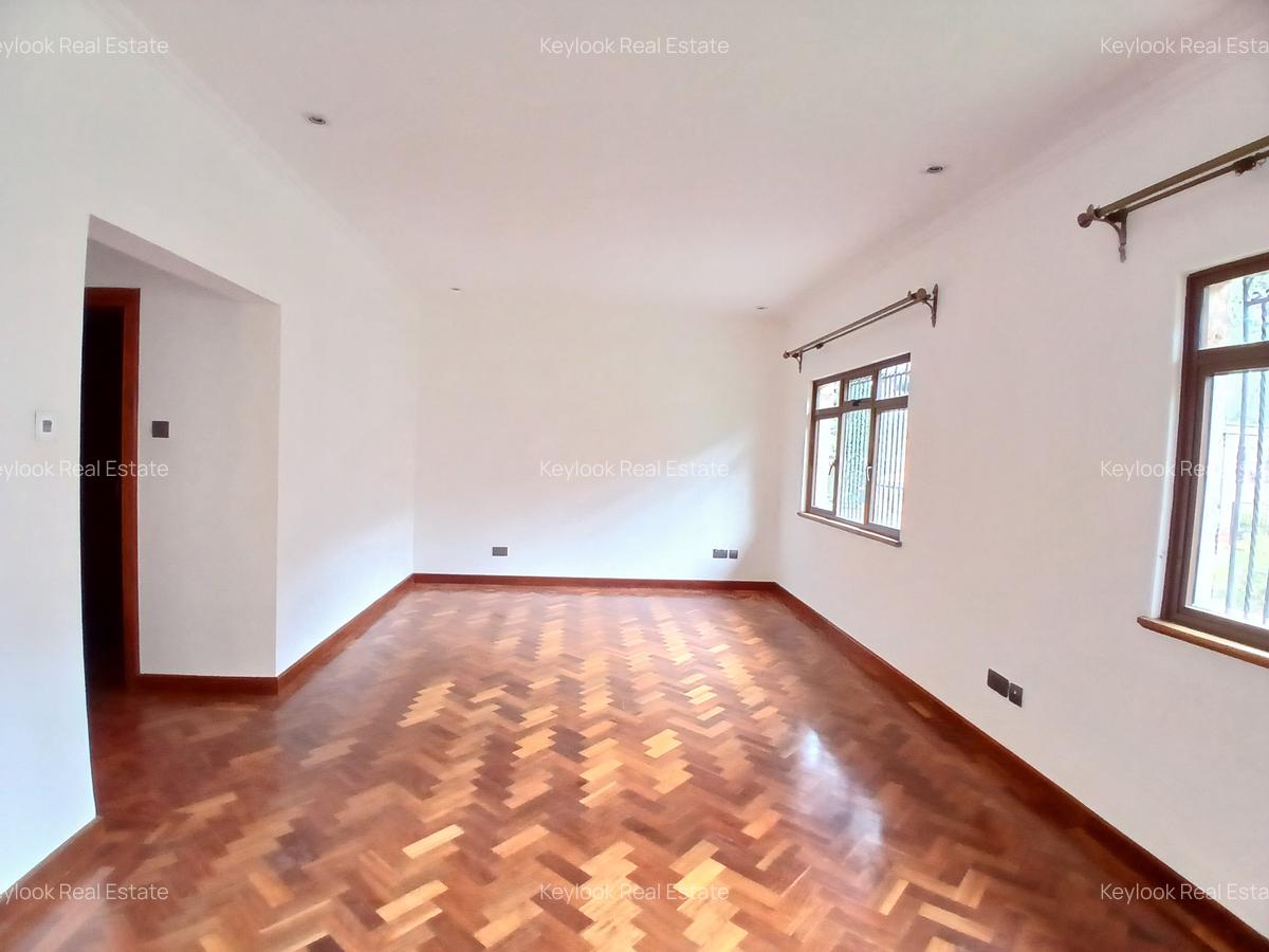 5 Bed Townhouse with En Suite at Lavington - 11