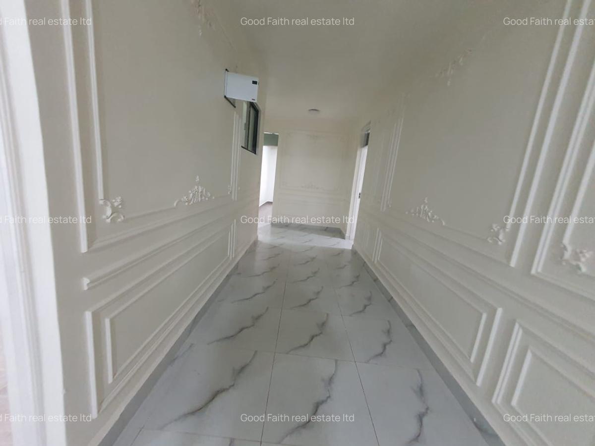 6 Bed House with En Suite in Ridgeways - 14