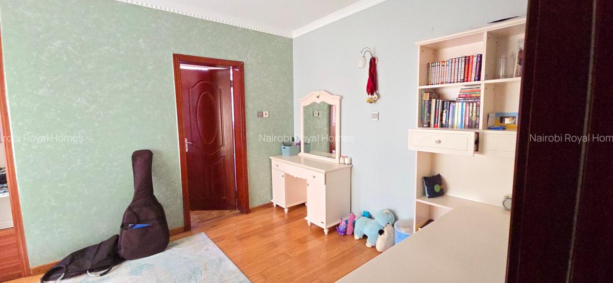 5 Bed Townhouse with En Suite at Lavington Green - 12