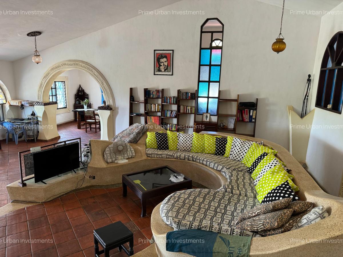 4 Bed Villa with En Suite in Bofa - 7