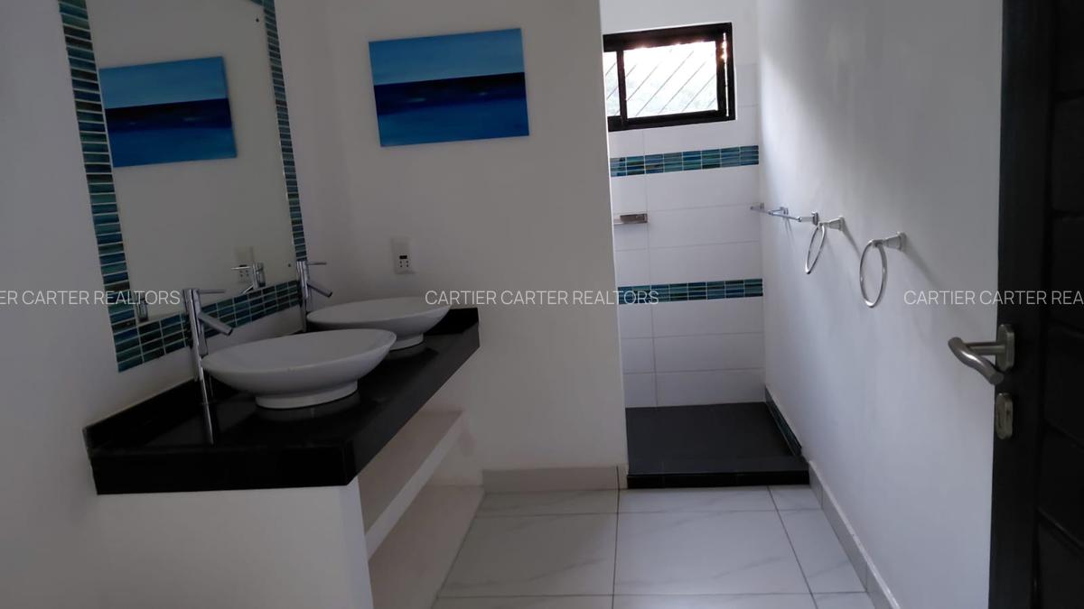 4 Bed Villa with En Suite in Watamu - 19