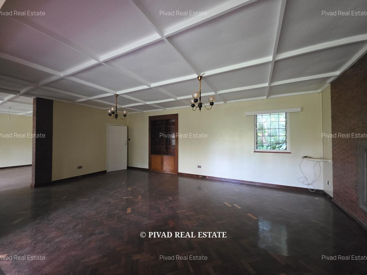 4 Bed House with Garden in Rosslyn - 13