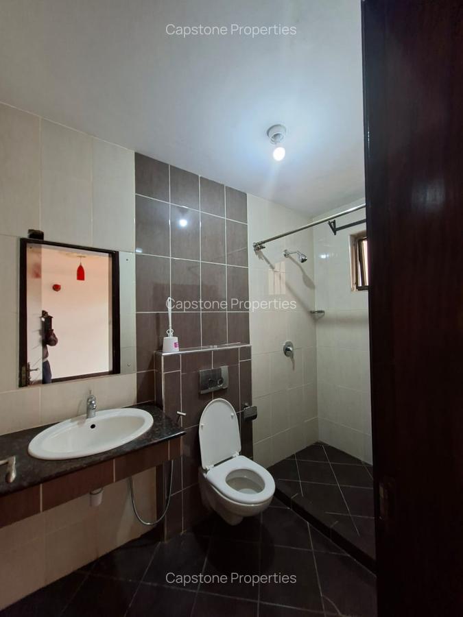 6 Bed House with En Suite in Runda - 19