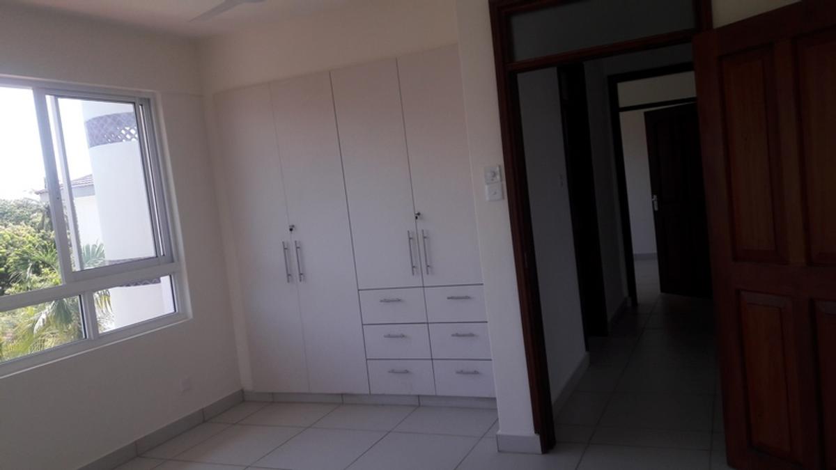 4 Bed Apartment with Swimming Pool in Nyali Area - 8