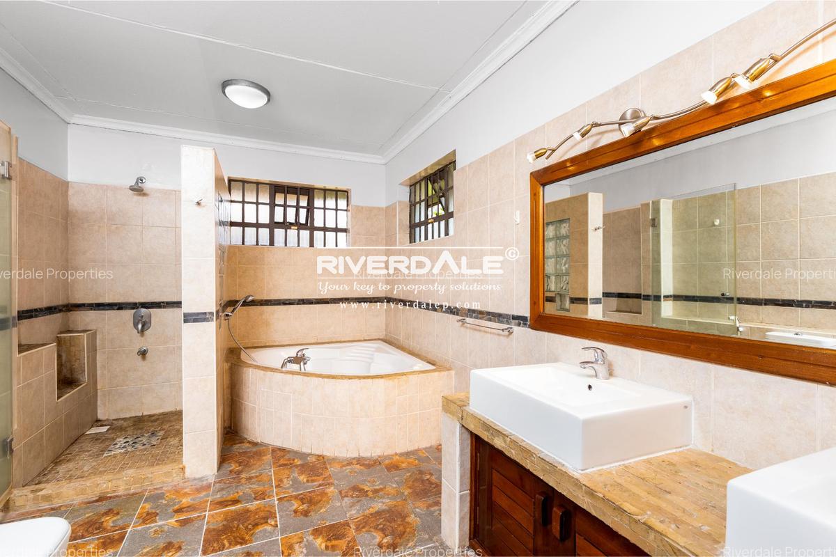 4 Bed Townhouse with En Suite in Westlands Area - 13