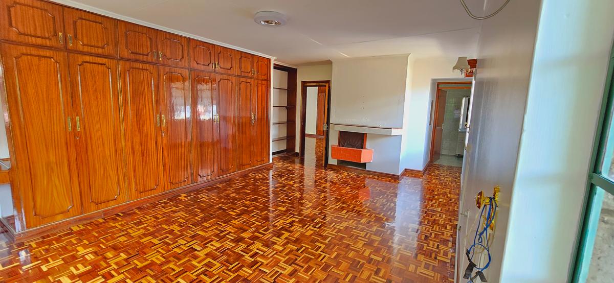 4 Bed Townhouse with En Suite at Lavington - 16