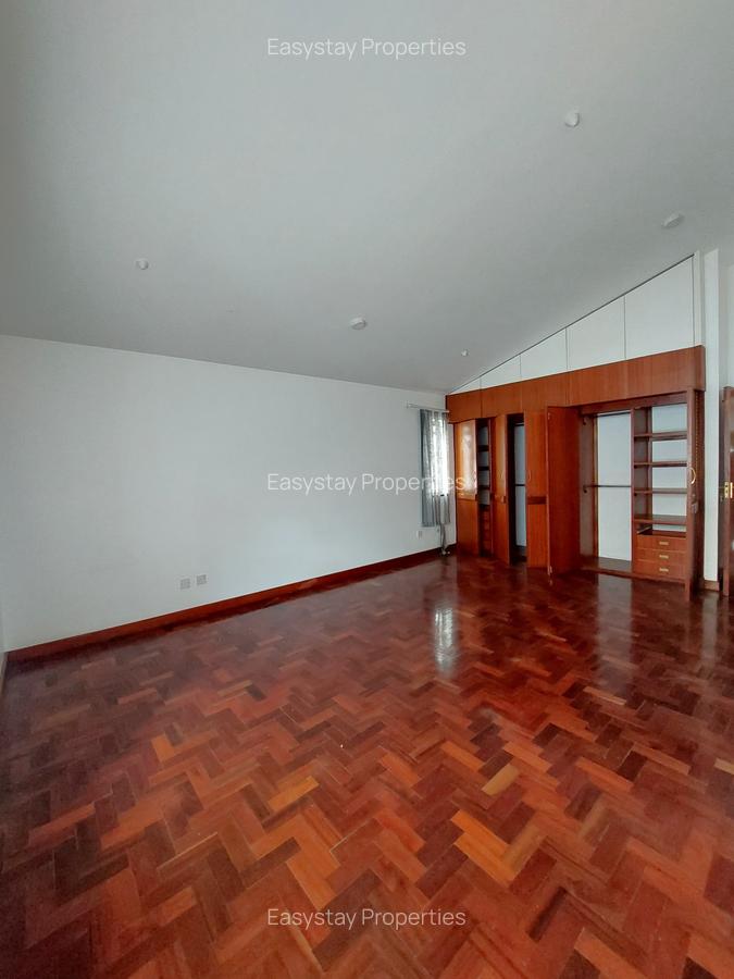 4 Bed Townhouse with En Suite in Brookside - 7