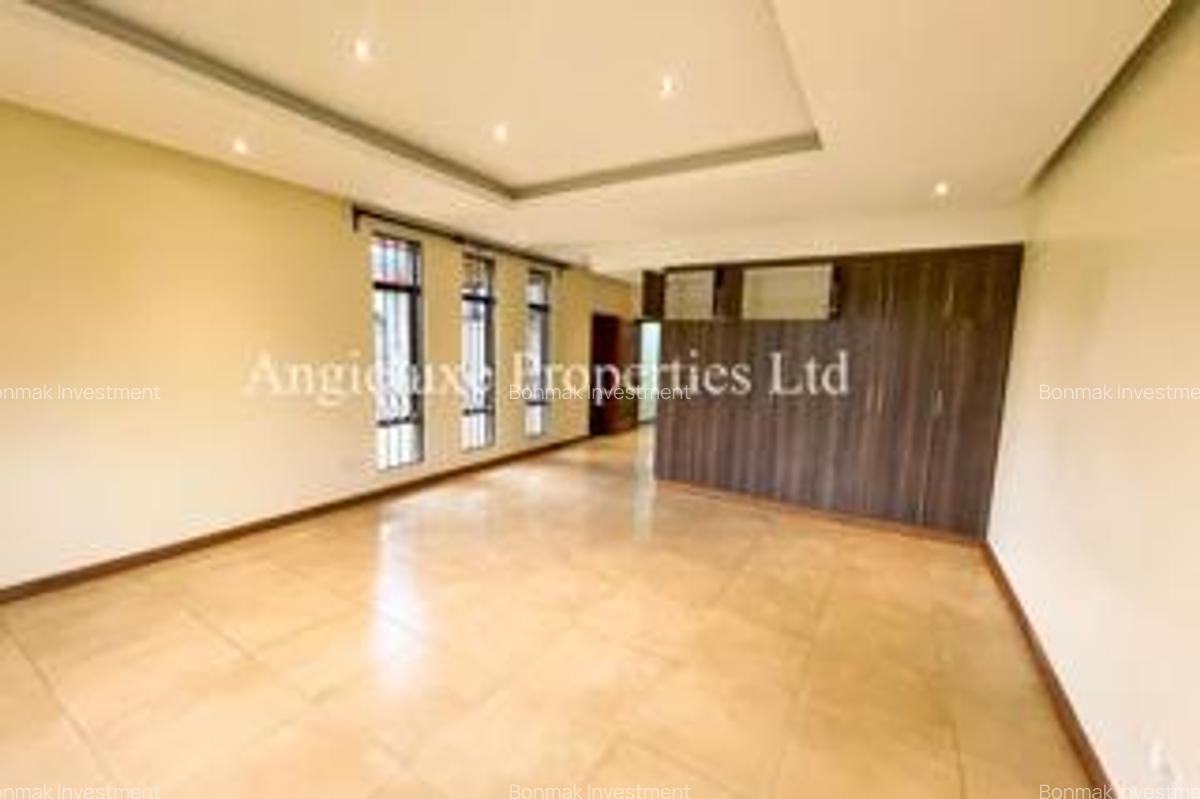 4 Bed Townhouse with En Suite at Runda Mumwe - 12