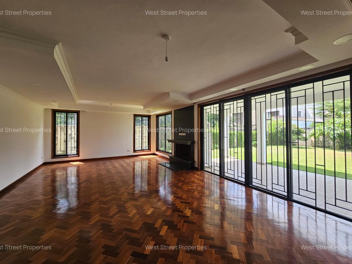 7 Bed Villa with En Suite at Lavington - 2