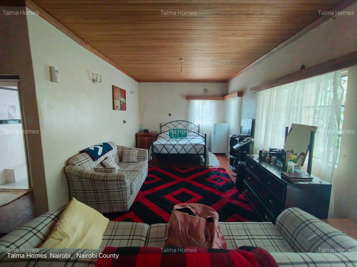 5 Bed House with En Suite at Ridgeways Lane - 14