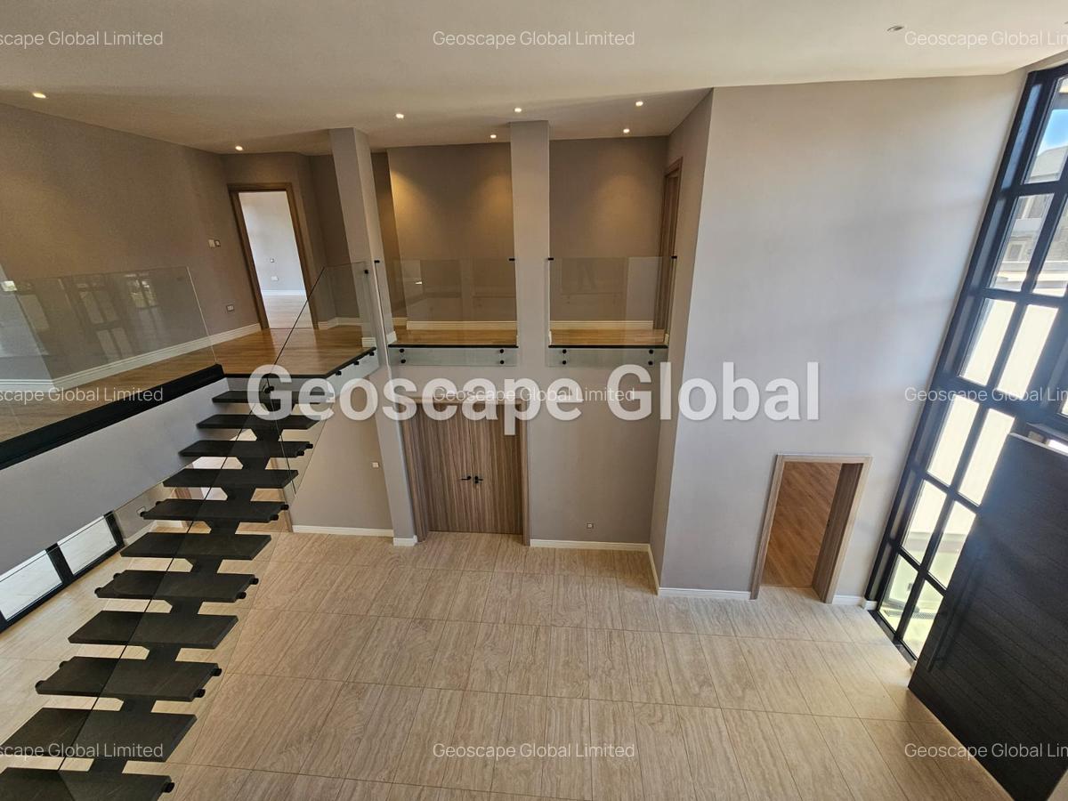 4 Bed House with En Suite in Runda - 2