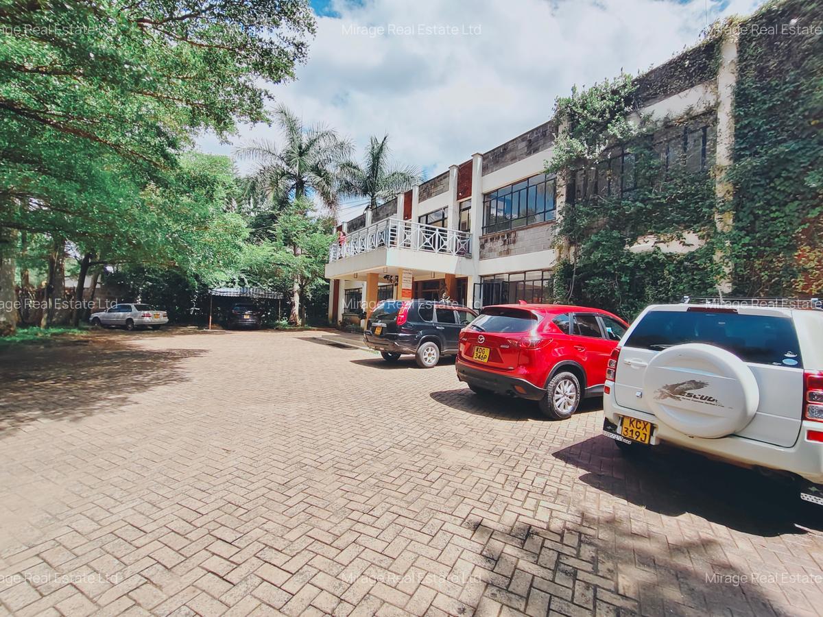 1,750 ft² Office with Service Charge Included in Lavington - 4