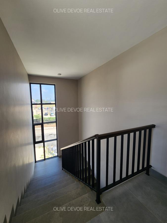 4 Bed Townhouse with En Suite in Langata - 18