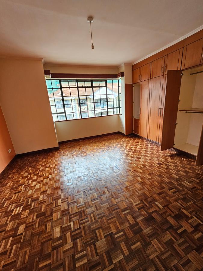 3 Bed Apartment with En Suite at Lavington - 15