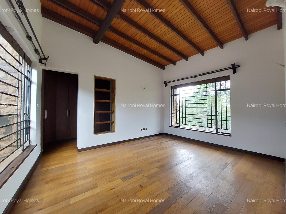 5 Bed Townhouse with En Suite at Lake View - 15