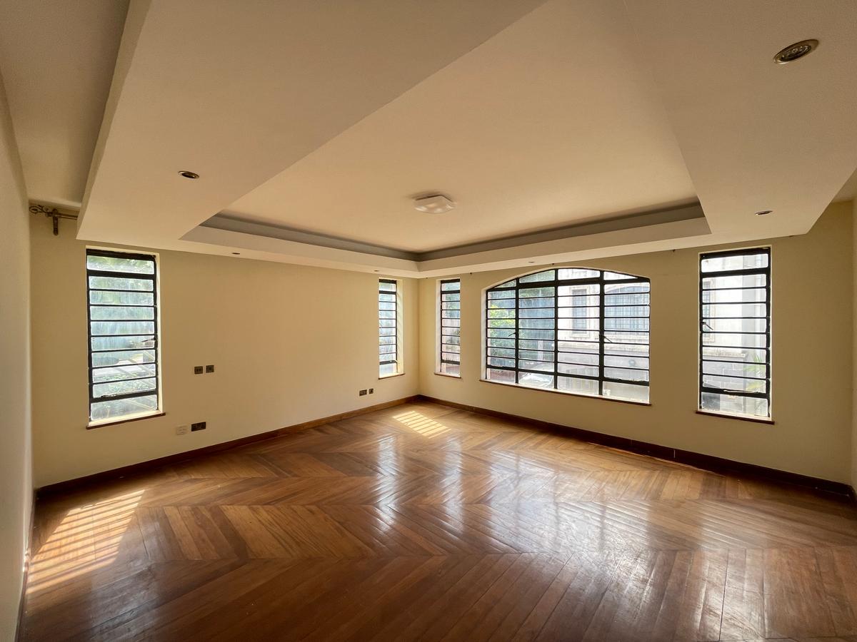 5 Bed Townhouse with En Suite in Lavington - 7