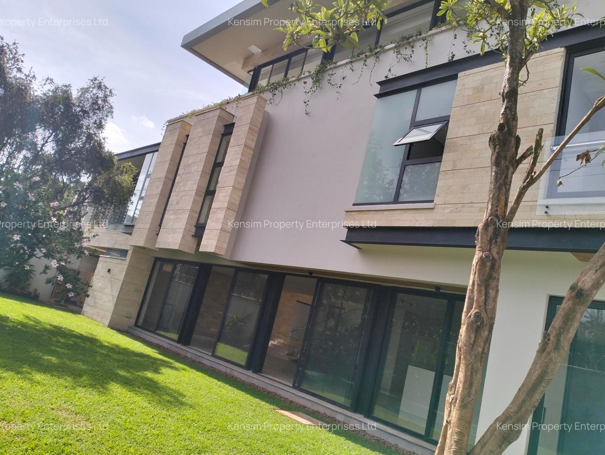 5 Bed Townhouse with En Suite in Brookside - 19